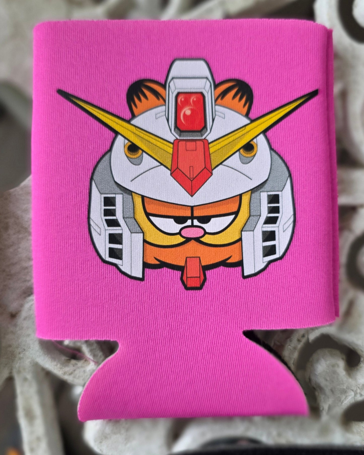 Pink can cooler with a robot design on a decorative metal surface
